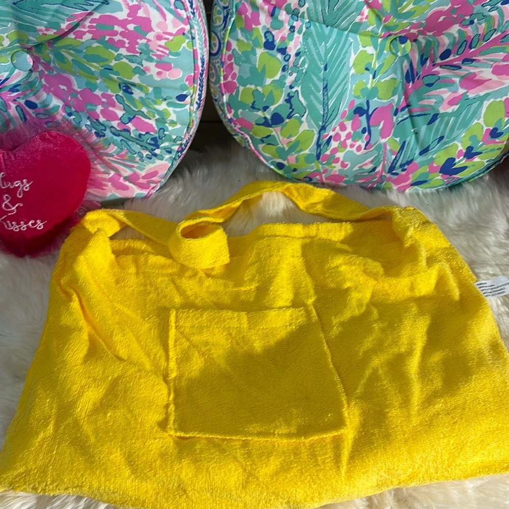 NEW! W/o tags bright sunshine yellow lightweight terrycloth beach bag/towel